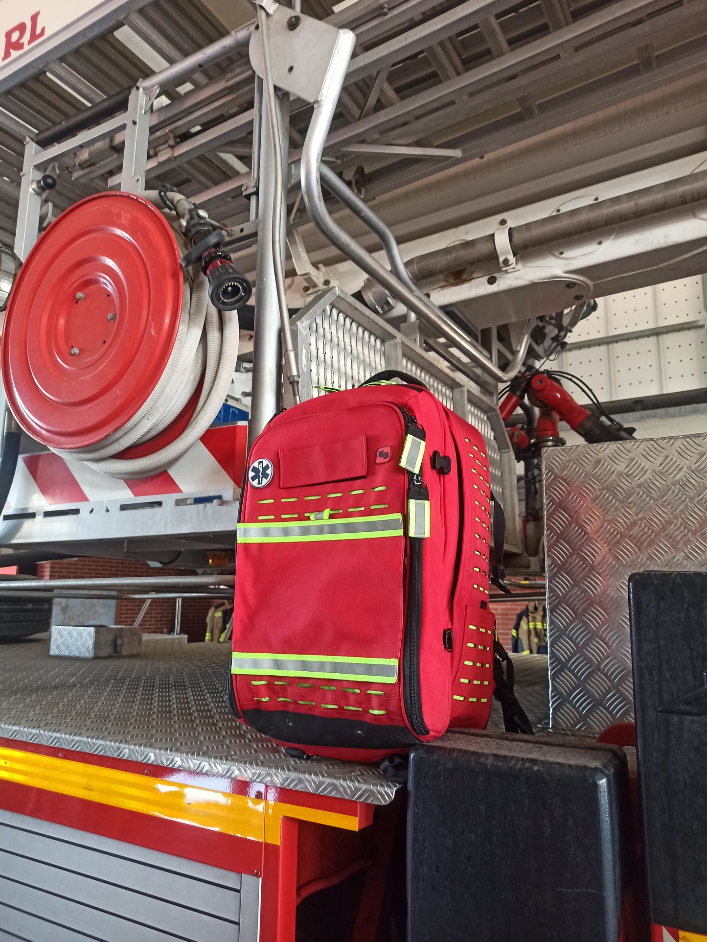 Robust's - Tactical Backpack with Adjustable Inner Layout - Red -