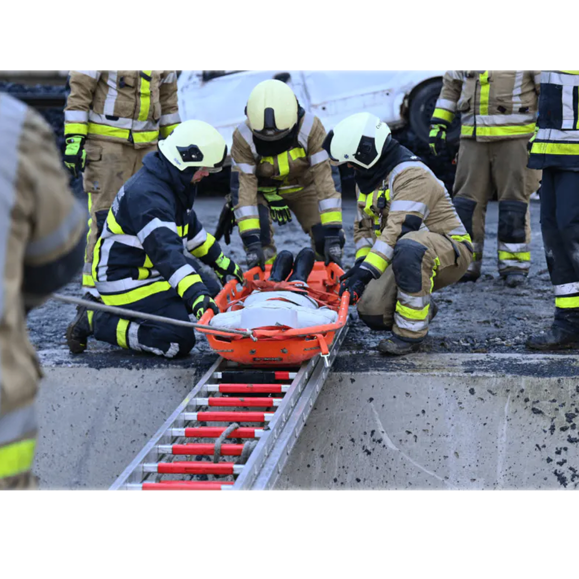 SPENCER® Universal Shell Basket Stretcher. In use with the Fire Brigade.