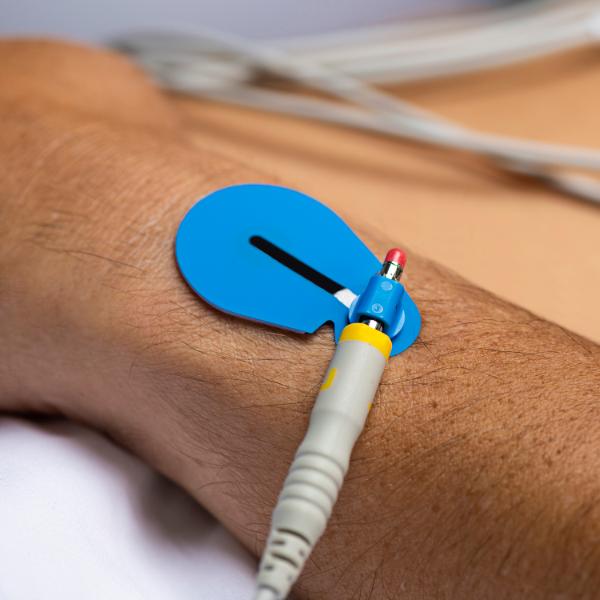 Ambu Blue Sensor SUPAtab Electrodes with Clip Connector x 100 -