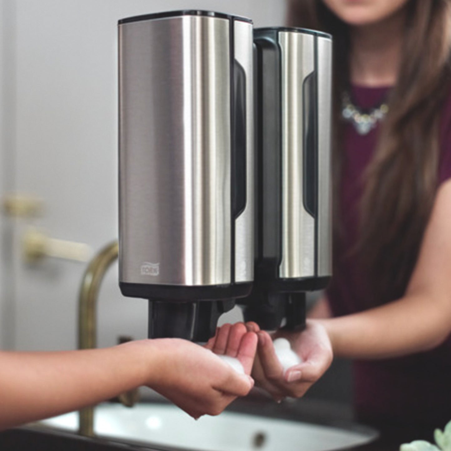 Tork Luxury Soft Foam Soap with Magnolia Extract - 6x 1 Liter Bottles - 