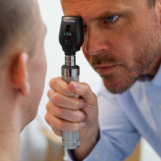 Welch Allyn 3.5V Diagnostic Set - Coaxial LED Ophthalmoscope, Basic LED Otoscope, Alkaline C-Cell Battery Handle and Hard Case