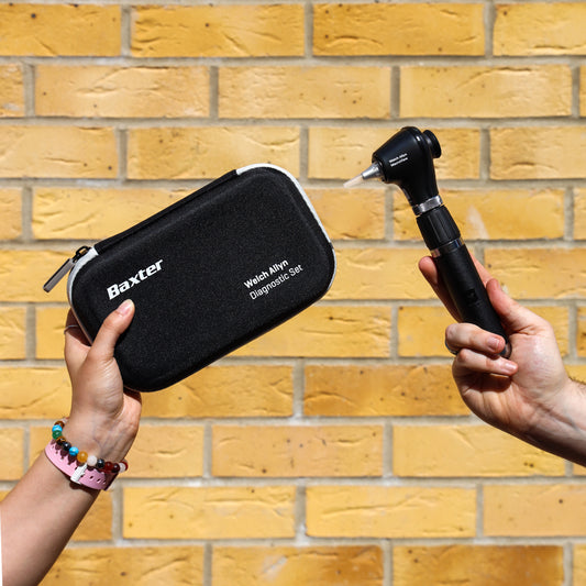 Welch Allyn MacroView Basic LED Otoscope, Premium Lithum Ion, USB Rechargable Handel and Hard Case - 