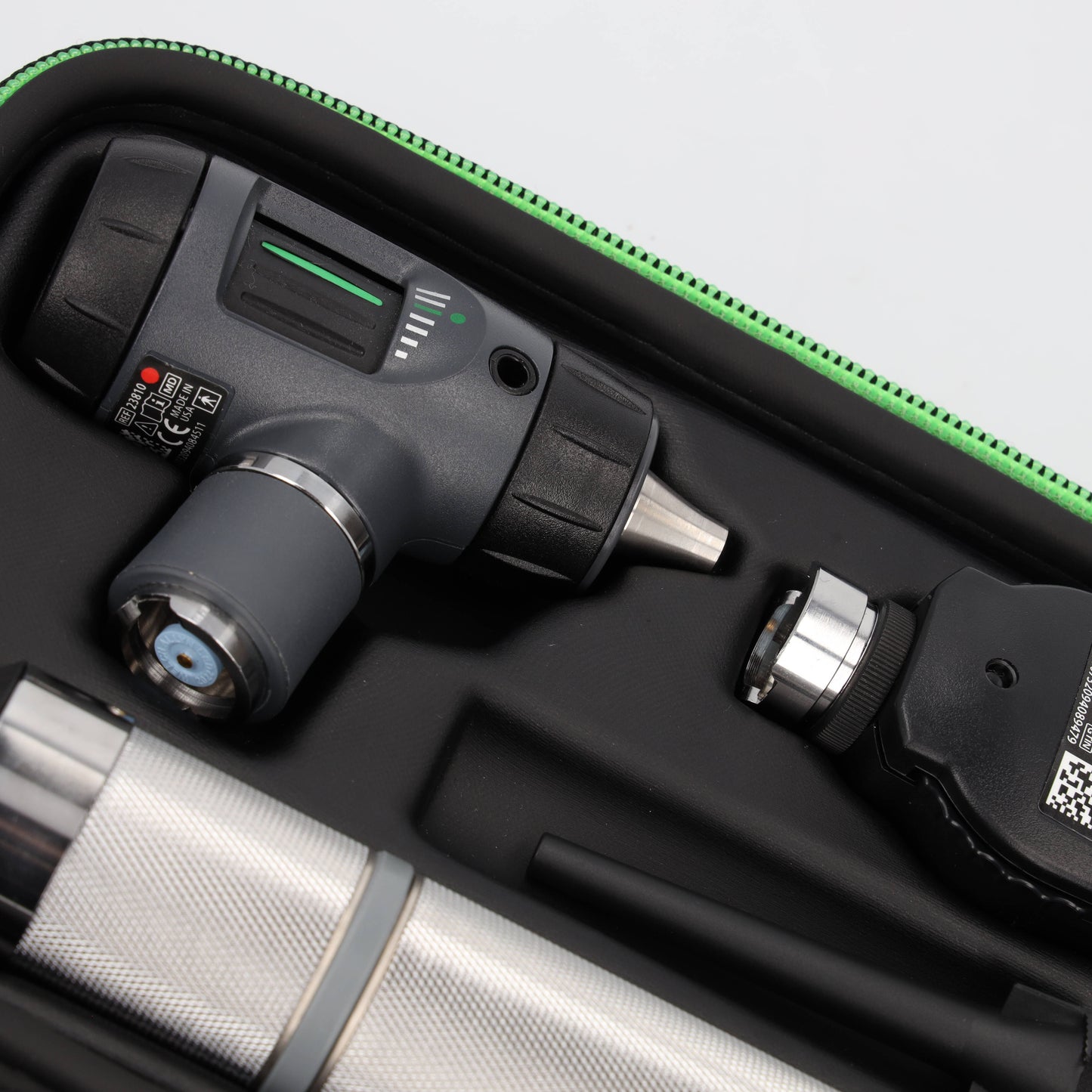 Welch Allyn MacroView Otoscope Battery Vet Set & Case